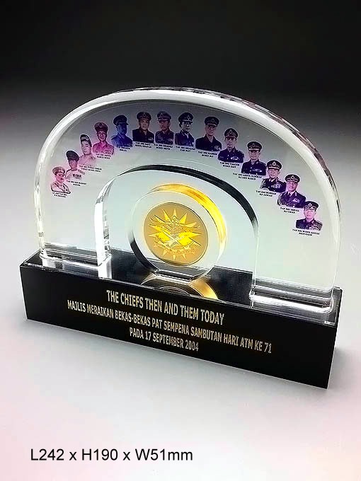 bespoke award, custom trophy design, unique plaque shaped, 